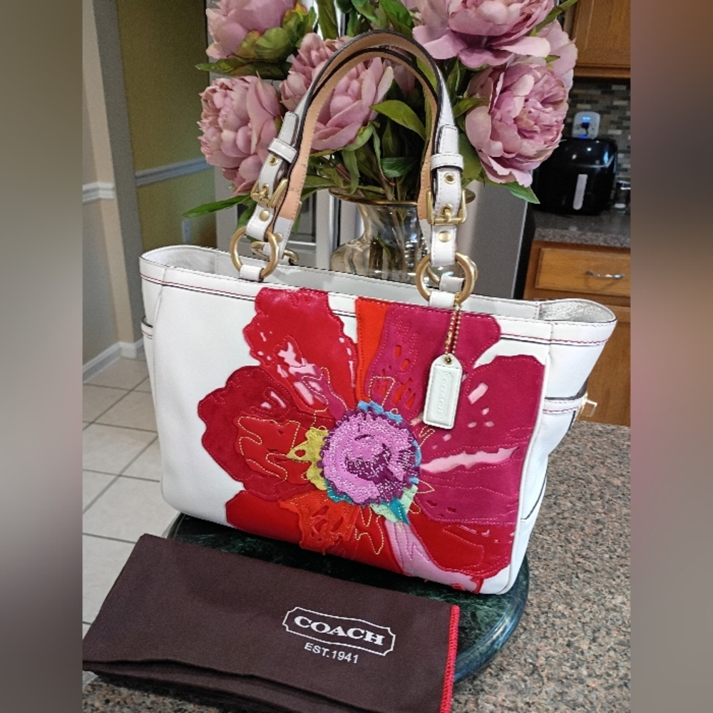 NWT Coach Poppy Limited Edition White and Red Floral Shoulder Bag 9244 - Picture 11 of 17